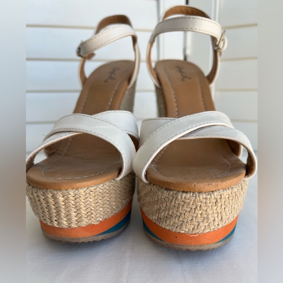 QUPID “RARE” WHITE PLATFORM WEDGES SZ 6 - Picture 3 of 12